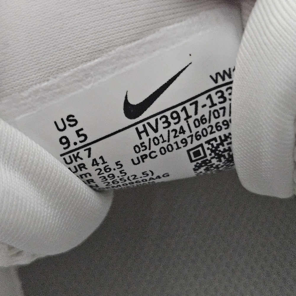 Nike Women's Cream and White Sneakers Size 9.5 - Picture 8 of 11